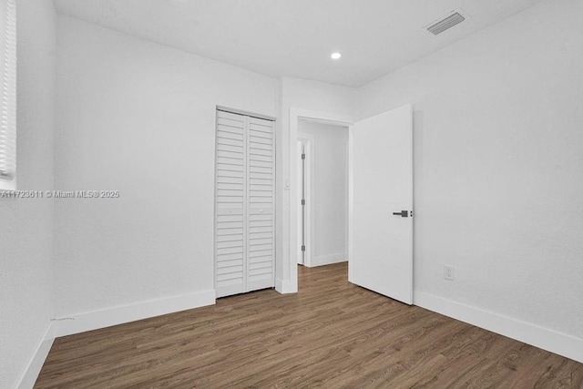 spare room featuring dark wood-type flooring