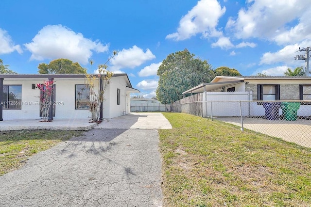 view of front of home with a front lawn