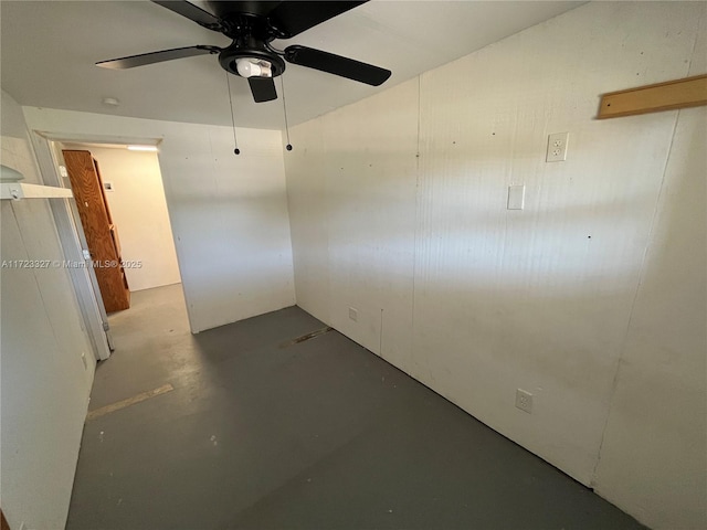 unfurnished room featuring concrete flooring and ceiling fan