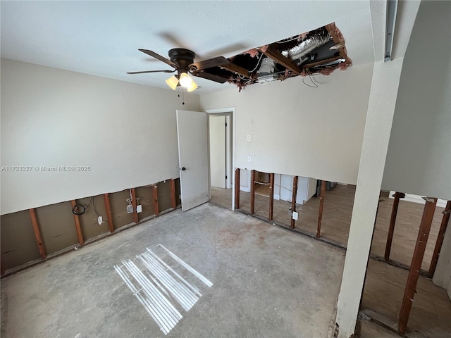 spare room featuring ceiling fan