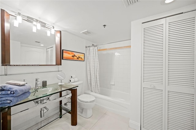 full bathroom featuring tile patterned floors, toilet, shower / bath combo with shower curtain, and sink