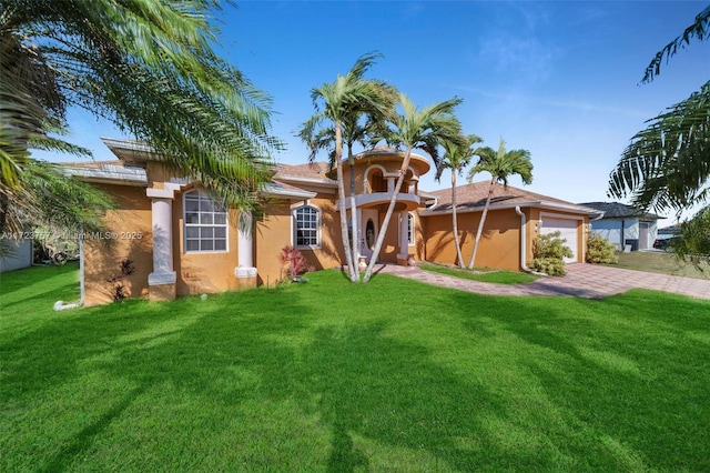 view of front of house featuring a front yard and a garage