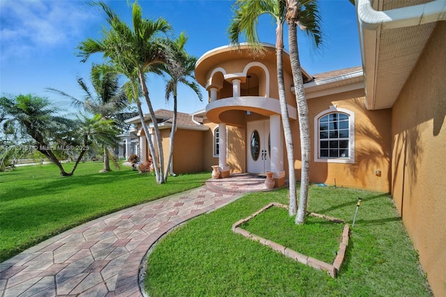 view of front of house featuring a front yard