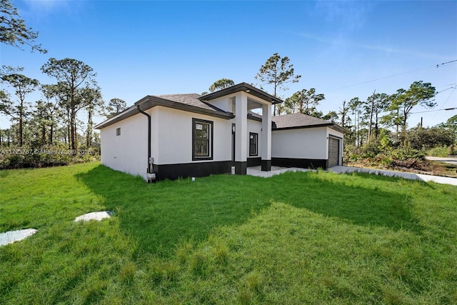 view of front of property featuring a garage and a front lawn