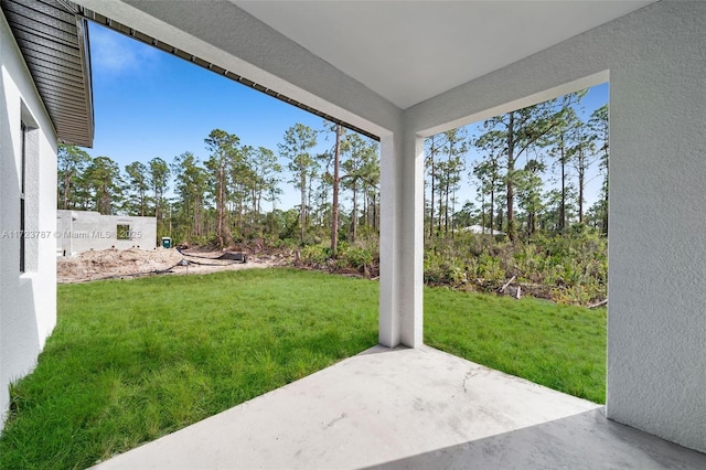 view of yard featuring a patio