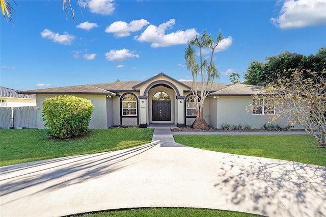 ranch-style house featuring a front lawn