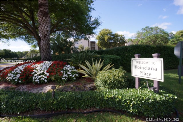 view of community / neighborhood sign