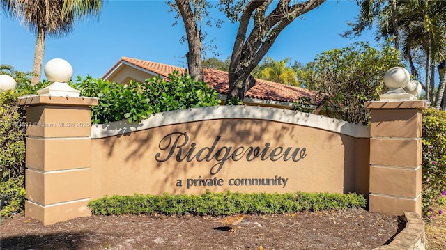 view of community / neighborhood sign