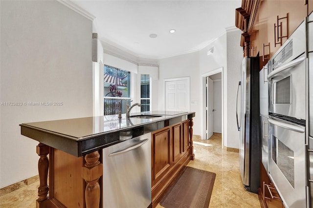 kitchen featuring a center island with sink, sink, ornamental molding, and stainless steel appliances