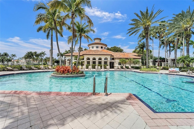 view of swimming pool