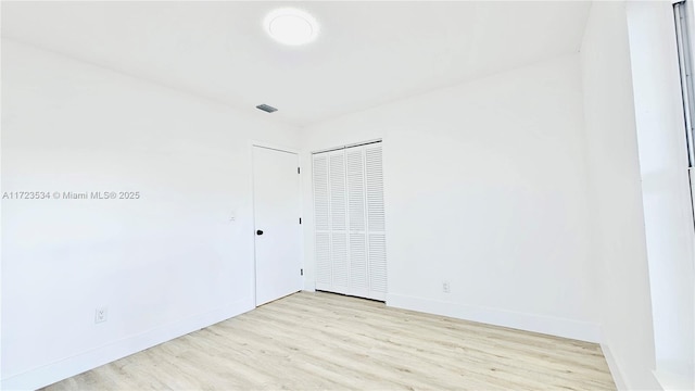 empty room featuring light hardwood / wood-style floors