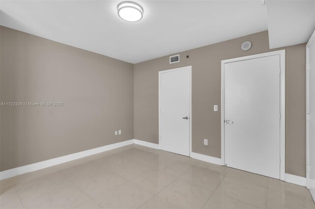 empty room featuring light tile patterned flooring