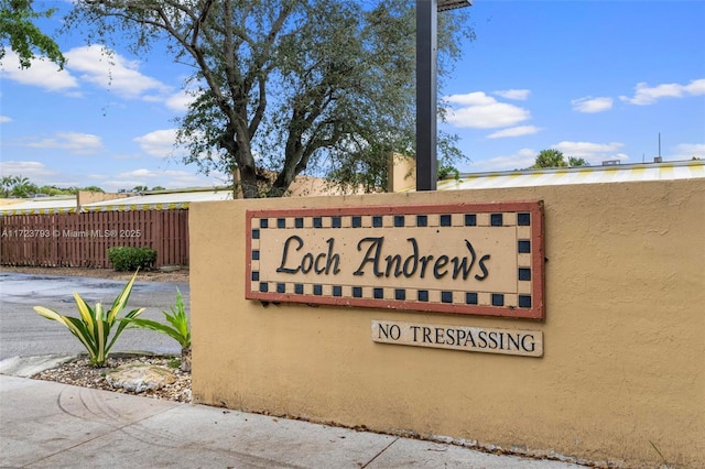 view of community / neighborhood sign