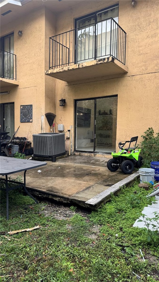 6850 NW 173rd Dr Unit 103, Hialeah, FL 33015 - doorway to property featuring stucco siding and a balcony