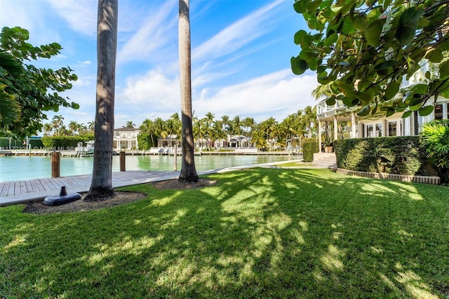 view of yard featuring a water view