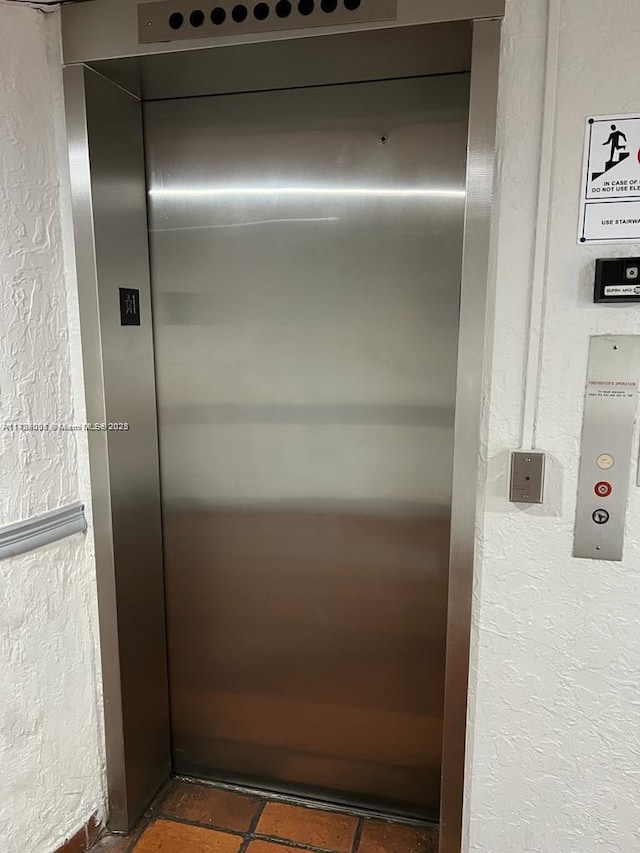 room details with elevator