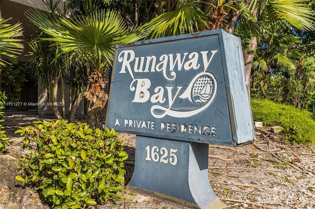 view of community / neighborhood sign