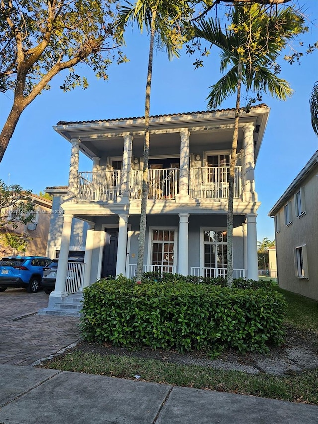 view of front facade with a balcony