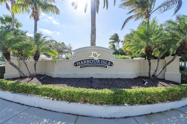 view of community / neighborhood sign