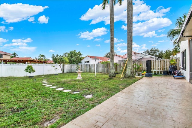 view of yard featuring a patio area