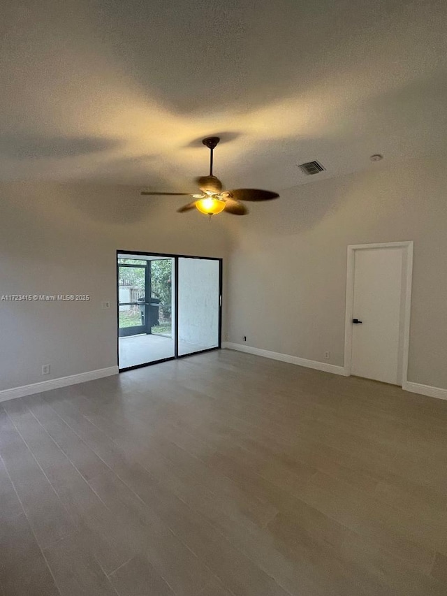 empty room with ceiling fan