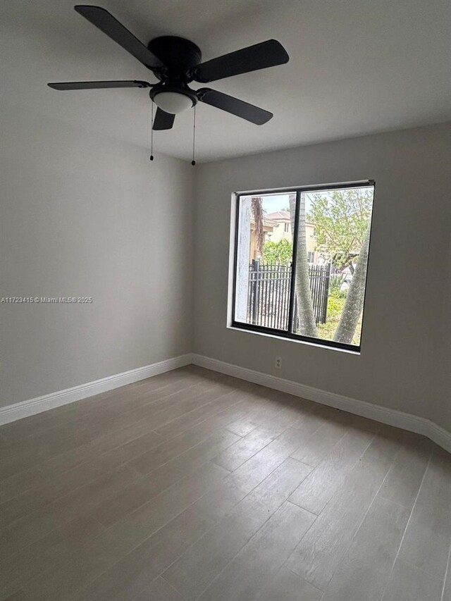 empty room featuring ceiling fan