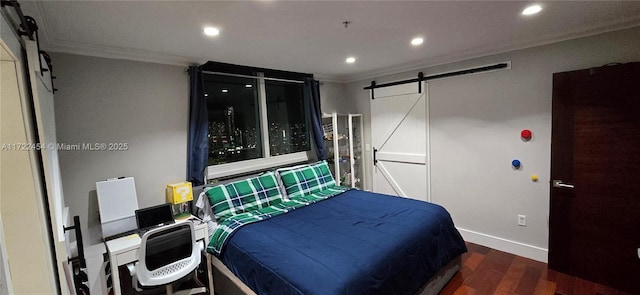 bedroom featuring dark hardwood / wood-style floors, a barn door, and crown molding