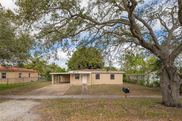 view of front facade featuring a carport