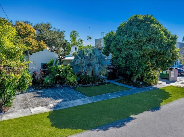 view of front of house with a front yard