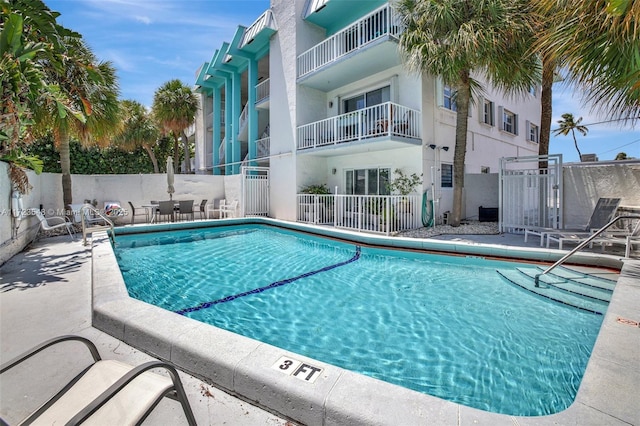 view of swimming pool