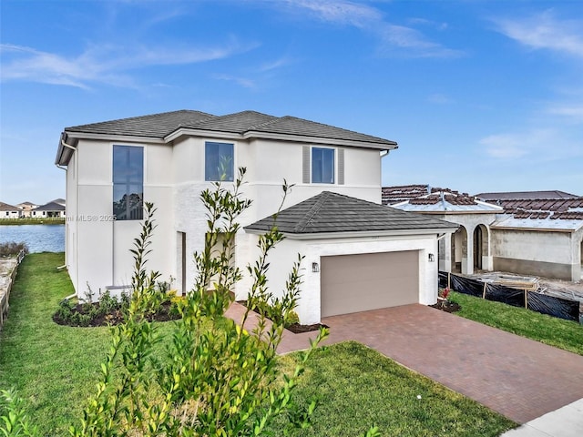 view of front of property featuring a front lawn and a garage