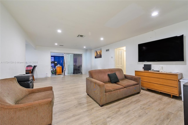 living area with recessed lighting, light wood-style flooring, and visible vents