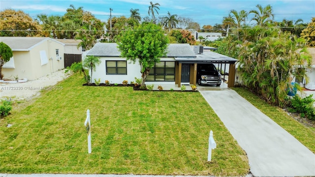 view of front facade featuring a front yard and a carport