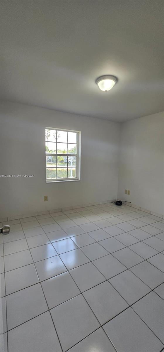 unfurnished room with light tile patterned floors