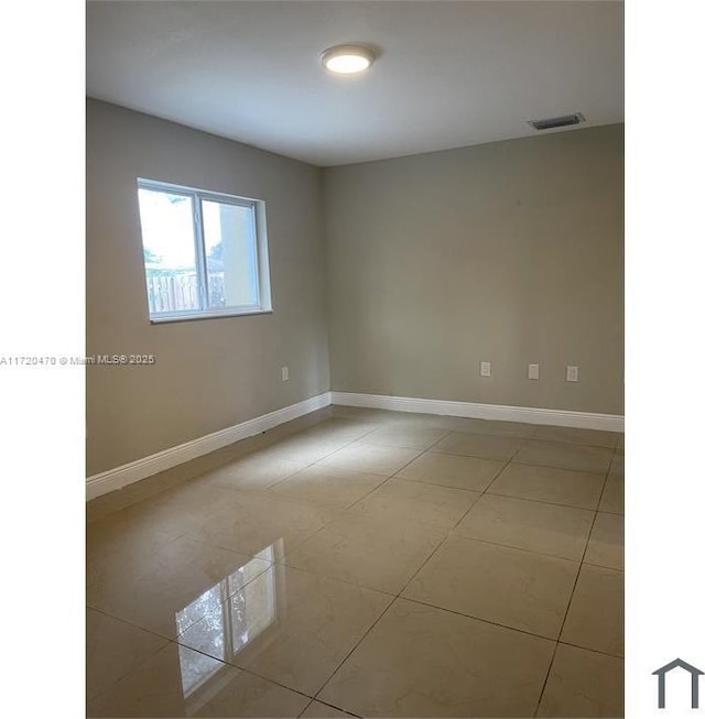 empty room featuring light tile patterned floors