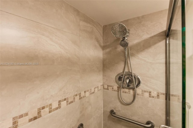 details with a tile shower