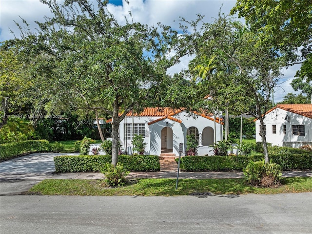 view of mediterranean / spanish-style house