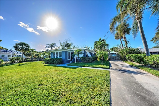 single story home featuring a front lawn