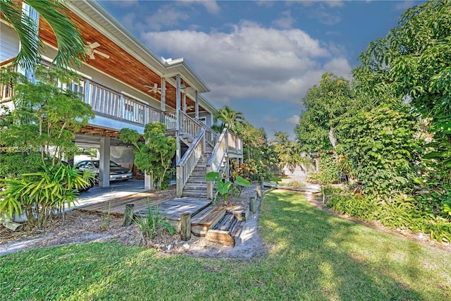 view of yard featuring ceiling fan