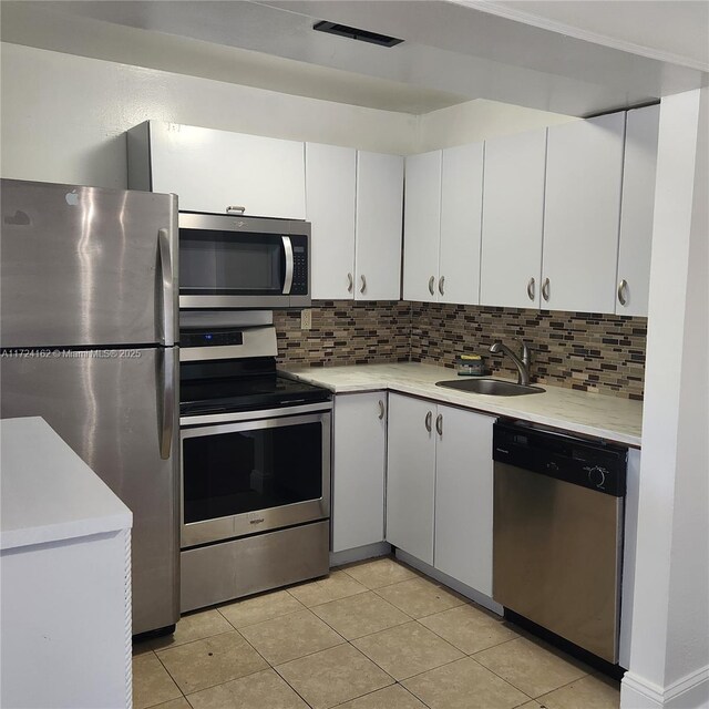 kitchen with stainless steel appliances, tasteful backsplash, light hardwood / wood-style flooring, a textured ceiling, and dark brown cabinets