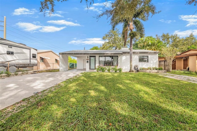 view of front of home with a front yard and a carport