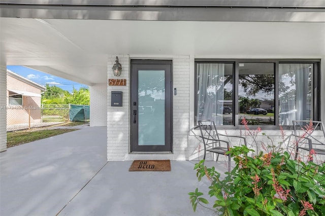 property entrance featuring a porch