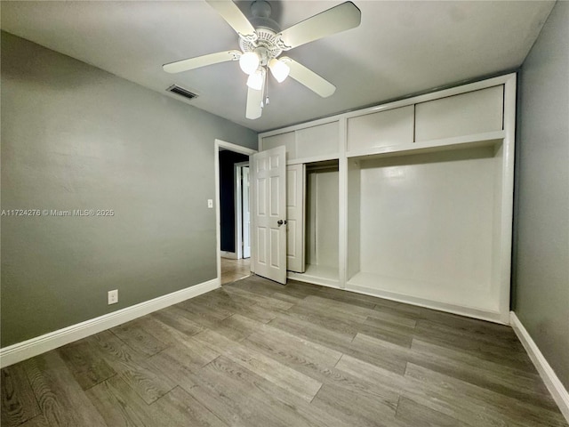 unfurnished bedroom with light wood-type flooring, a closet, and ceiling fan