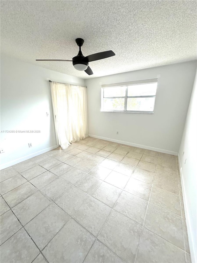 unfurnished room featuring ceiling fan and a textured ceiling