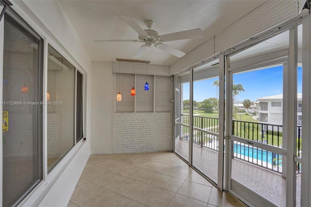 sunroom featuring a ceiling fan