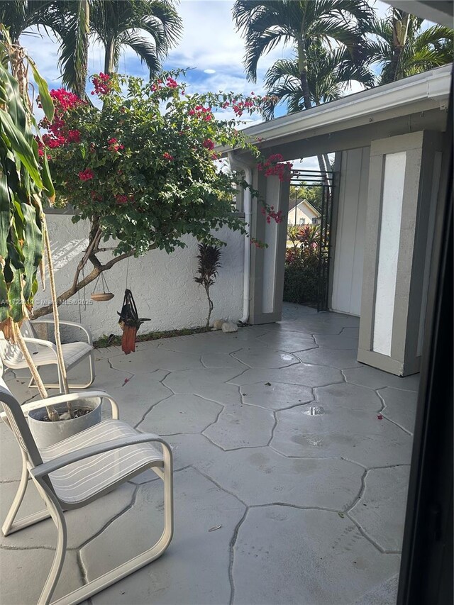 view of swimming pool with an in ground hot tub and a patio area