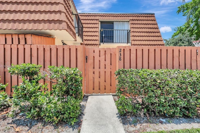 238 Charter Way Unit 238, West Palm Beach, FL 33407 - photo 2