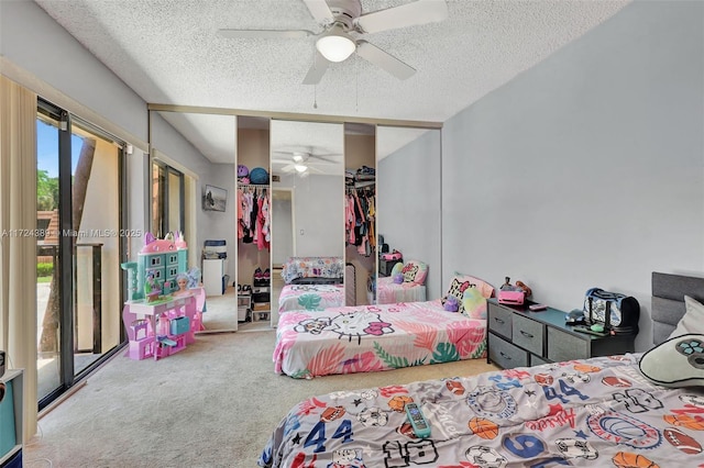 bedroom with ceiling fan, carpet floors, a textured ceiling, and a closet