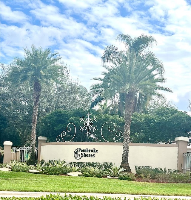 view of community / neighborhood sign