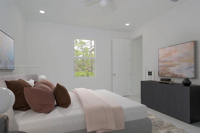 bedroom with ceiling fan